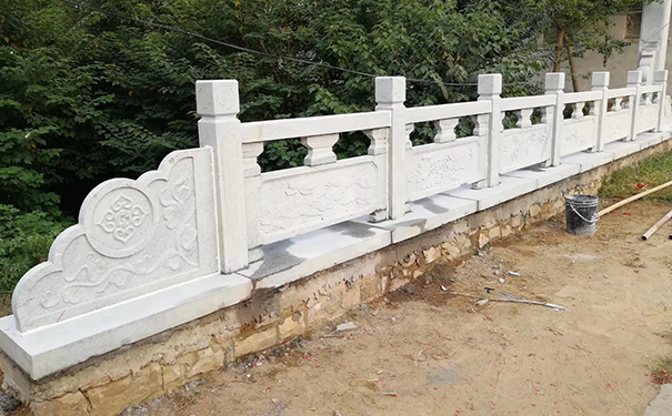 北京雪花白小型桥栏杆